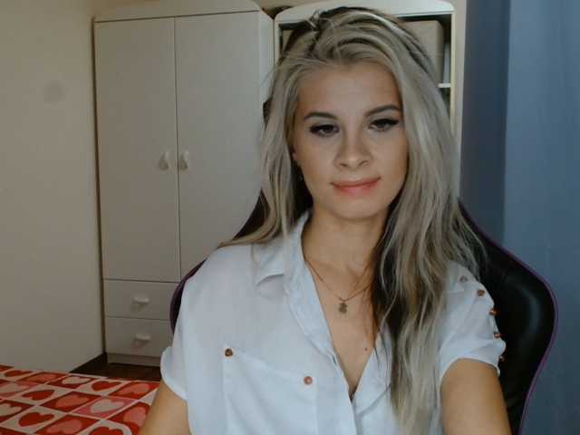 KristineNatural live cam preview