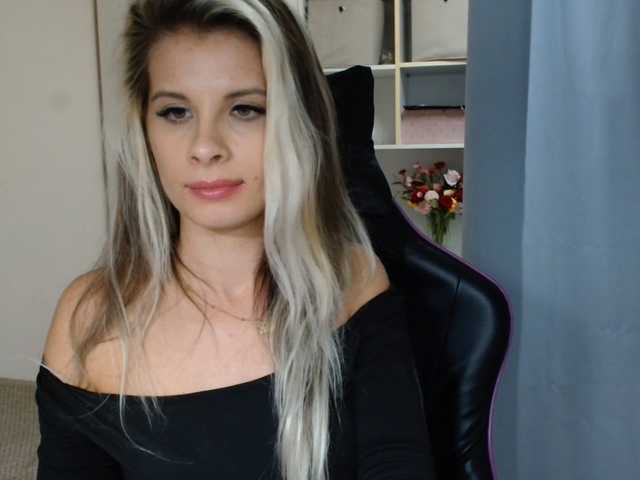 KristineNatural live cam on BongaCams