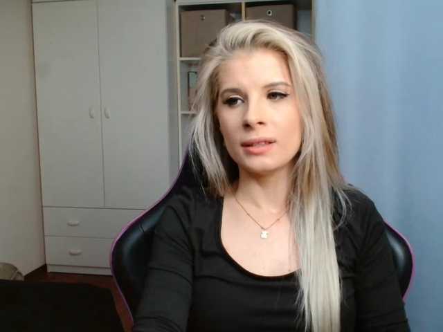 KristineNatural live cam on BongaCams