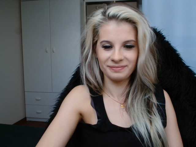 KristineNatural live cam on BongaCams