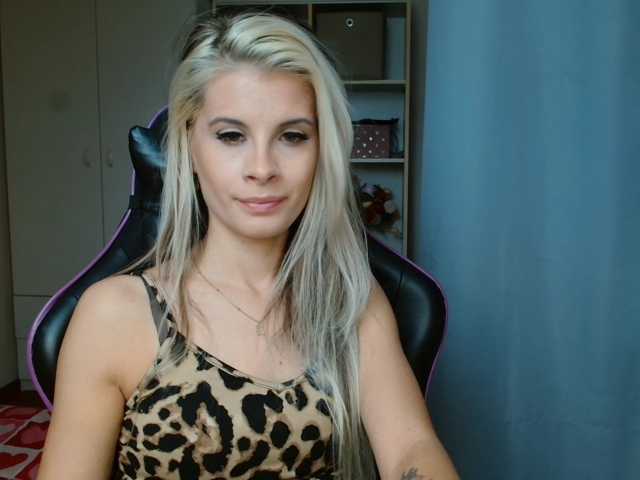 KristineNatural live cam on BongaCams