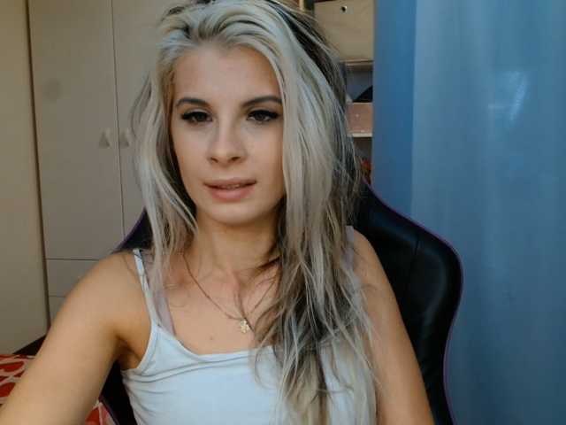KristineNatural live cam on BongaCams