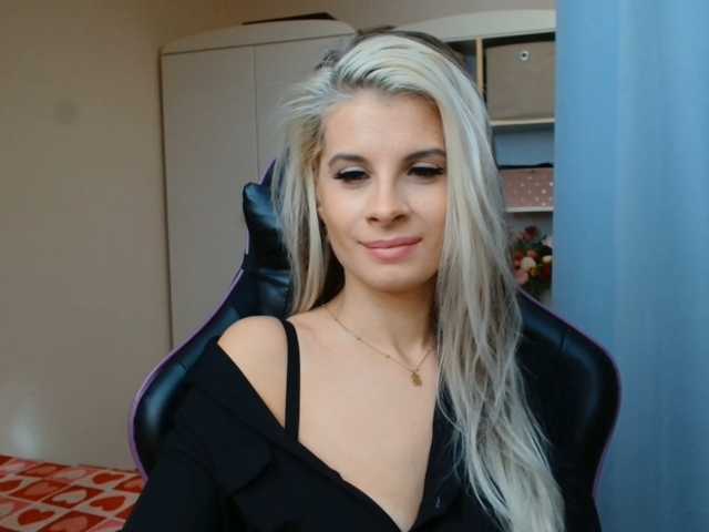 KristineNatural live cam on BongaCams