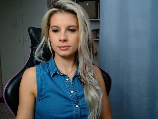 KristineNatural live cam on BongaCams