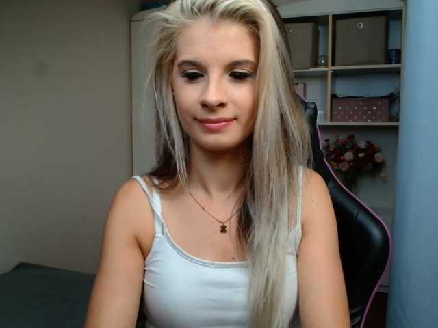 KristineNatural live cam on BongaCams