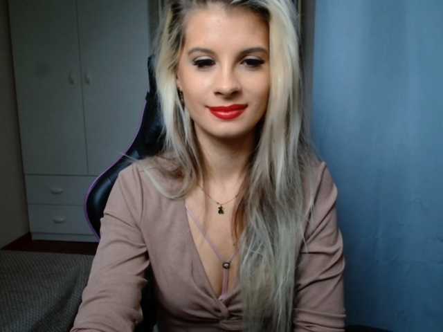 KristineNatural live cam preview