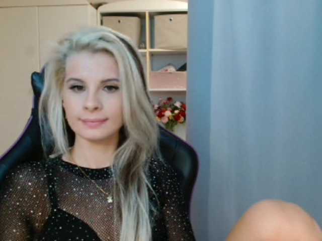KristineNatural live cam on BongaCams