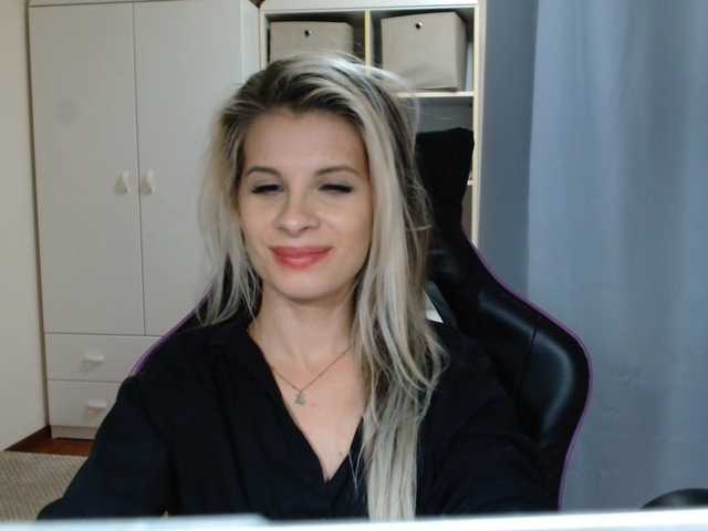 KristineNatural live cam on BongaCams
