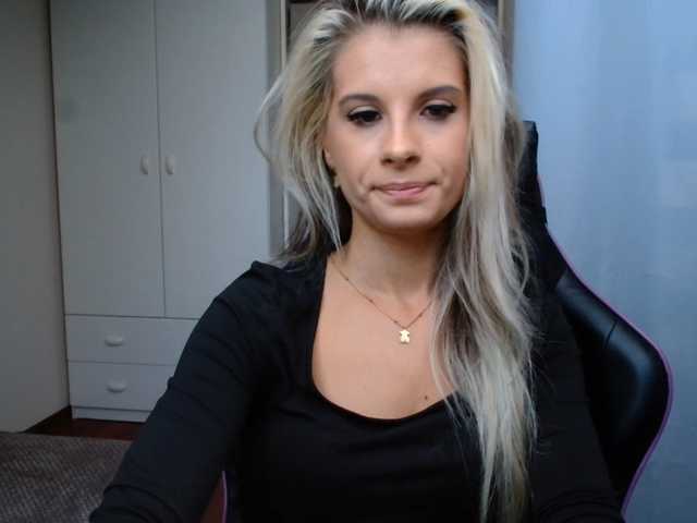 KristineNatural live cam on BongaCams