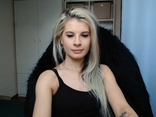 KristineNatural live cam on BongaCams