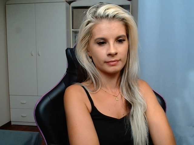 KristineNatural live cam on BongaCams