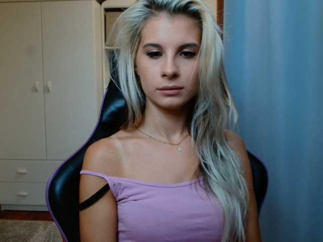 KristineNatural live cam on BongaCams