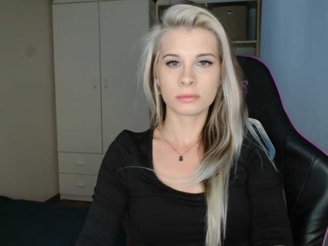KristineNatural live cam on BongaCams