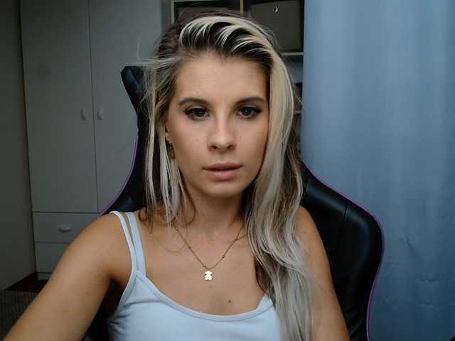 KristineNatural live cam on BongaCams