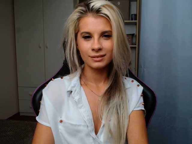 KristineNatural live cam on BongaCams
