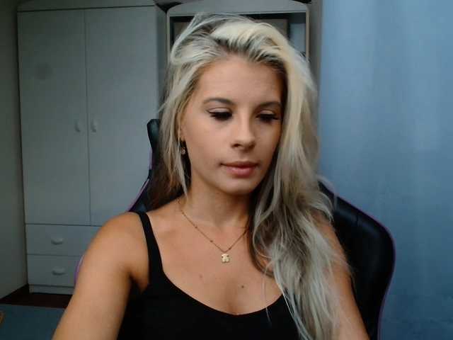 KristineNatural live cam on BongaCams