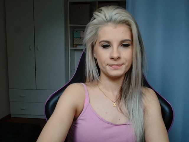 KristineNatural live cam on BongaCams