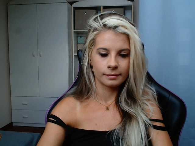 KristineNatural live cam on BongaCams