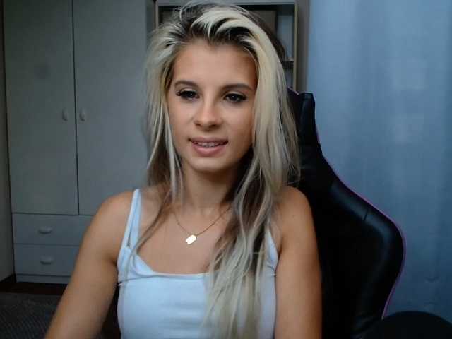KristineNatural live cam on BongaCams