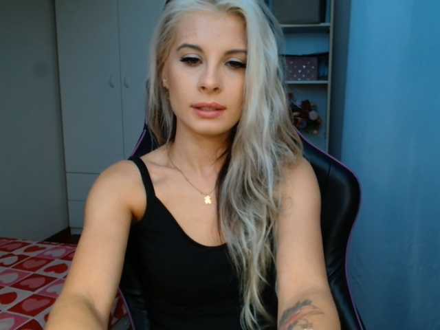 KristineNatural live cam on BongaCams
