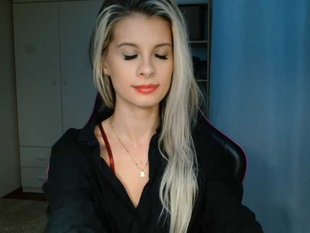 KristineNatural live cam on BongaCams