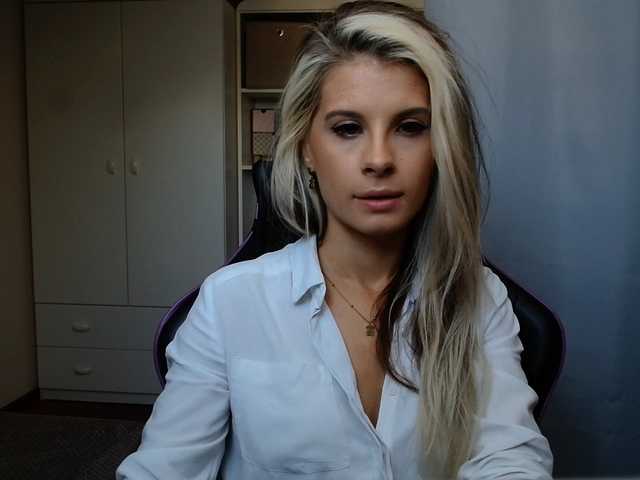 KristineNatural live cam on BongaCams