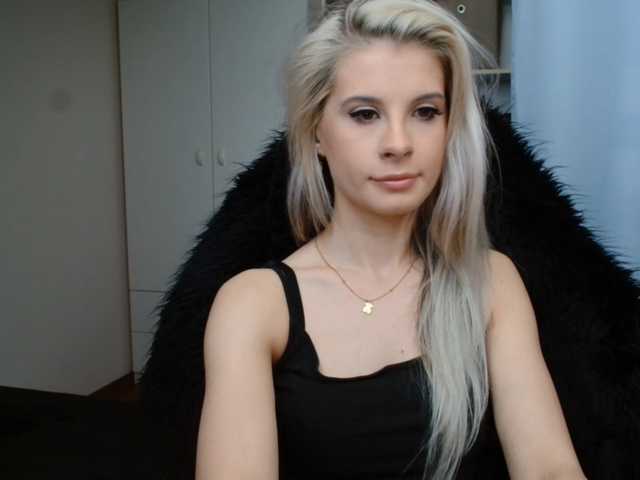 KristineNatural live cam on BongaCams
