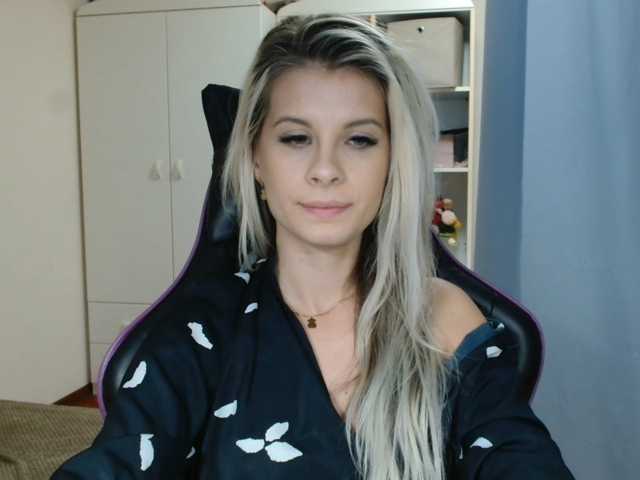 KristineNatural live cam on BongaCams