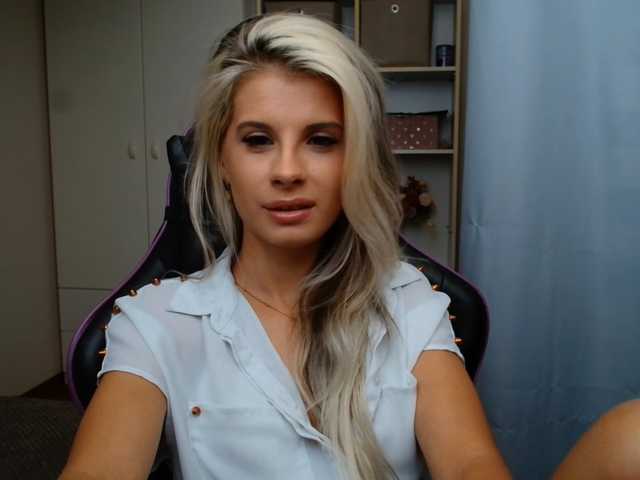 KristineNatural live cam on BongaCams