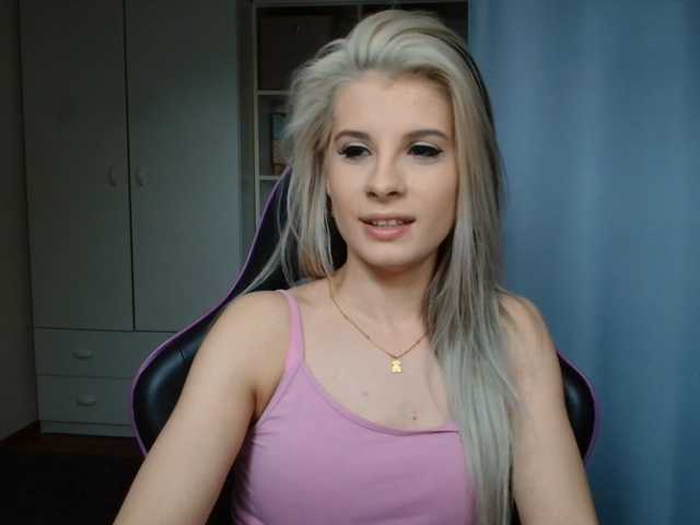 KristineNatural live cam on BongaCams