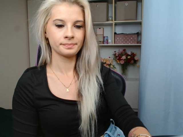 KristineNatural live cam on BongaCams