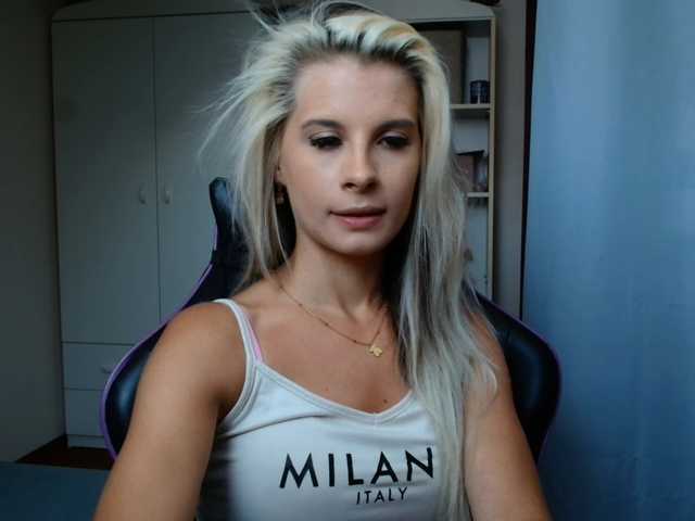 KristineNatural live cam on BongaCams