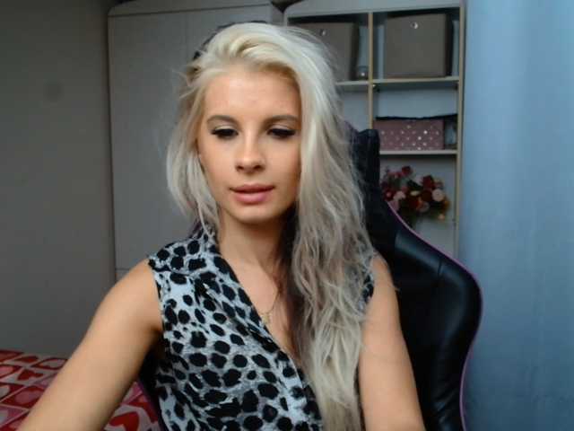 KristineNatural live cam on BongaCams