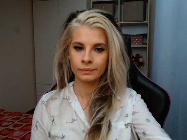 KristineNatural live cam on BongaCams