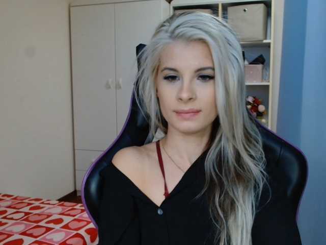 KristineNatural live cam on BongaCams