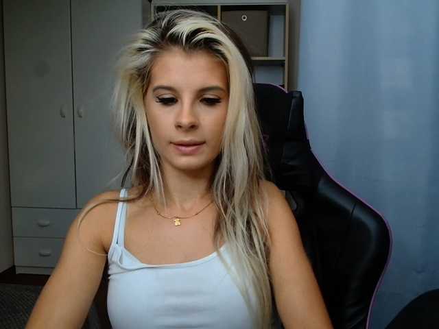 KristineNatural live cam on BongaCams