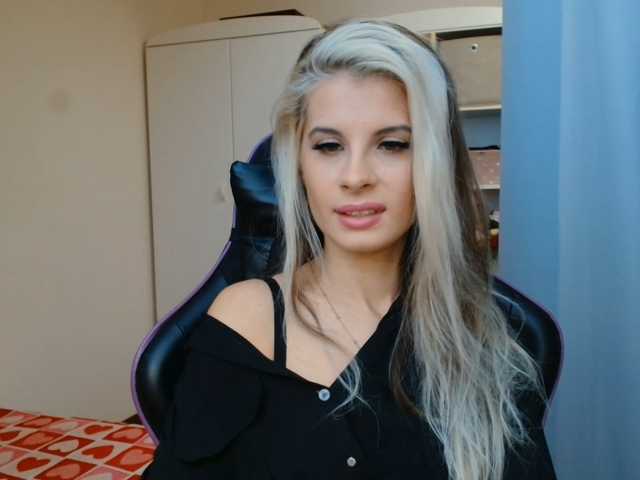 KristineNatural live cam on BongaCams