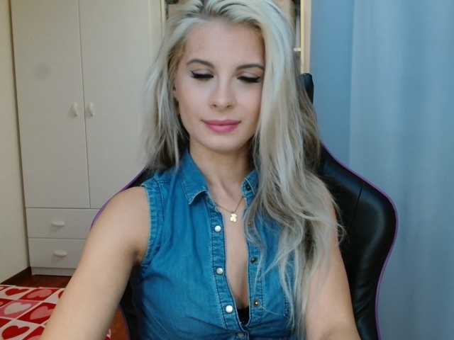 KristineNatural live cam on BongaCams