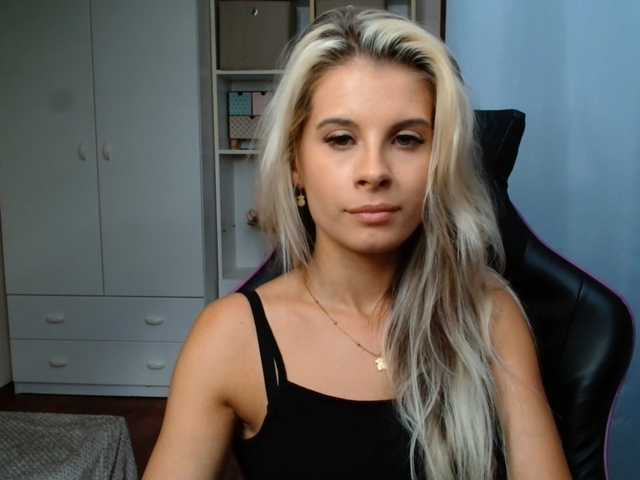 KristineNatural live cam on BongaCams