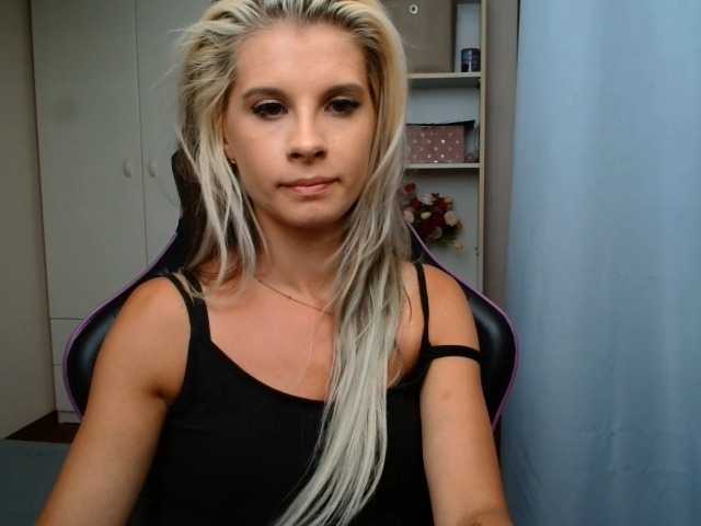 KristineNatural live cam on BongaCams
