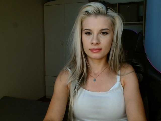 KristineNatural live webcam show