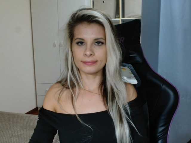 KristineNatural live cam on BongaCams