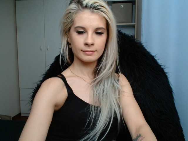 KristineNatural live cam on BongaCams