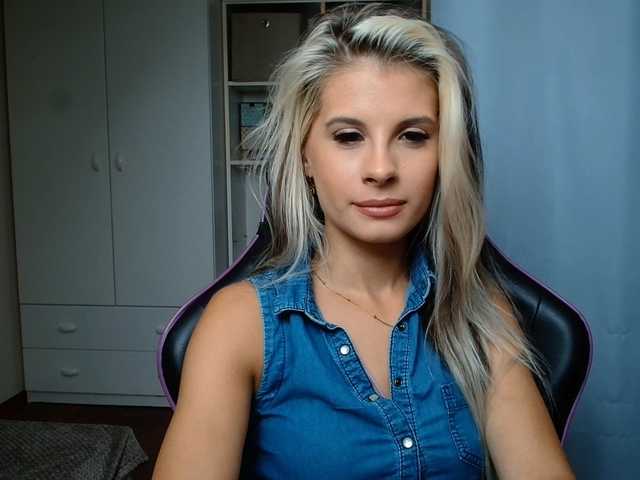 KristineNatural live cam on BongaCams