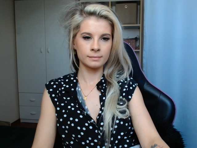 KristineNatural live cam on BongaCams
