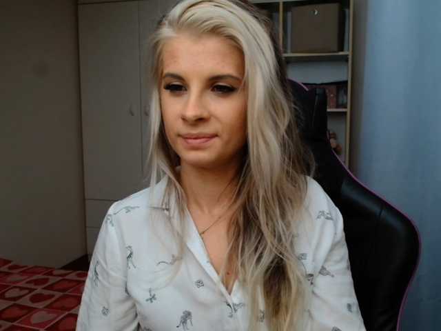 KristineNatural live cam on BongaCams