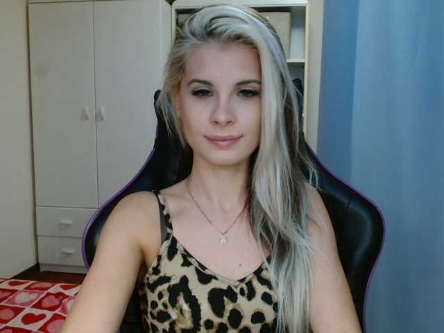 KristineNatural live cam on BongaCams