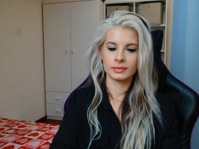 KristineNatural live cam on BongaCams