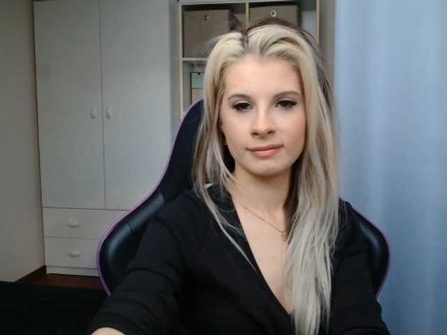 KristineNatural live cam on BongaCams