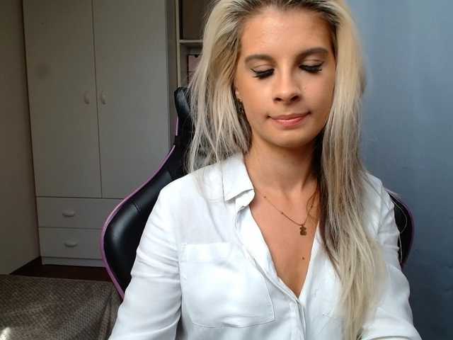 KristineNatural live cam on BongaCams
